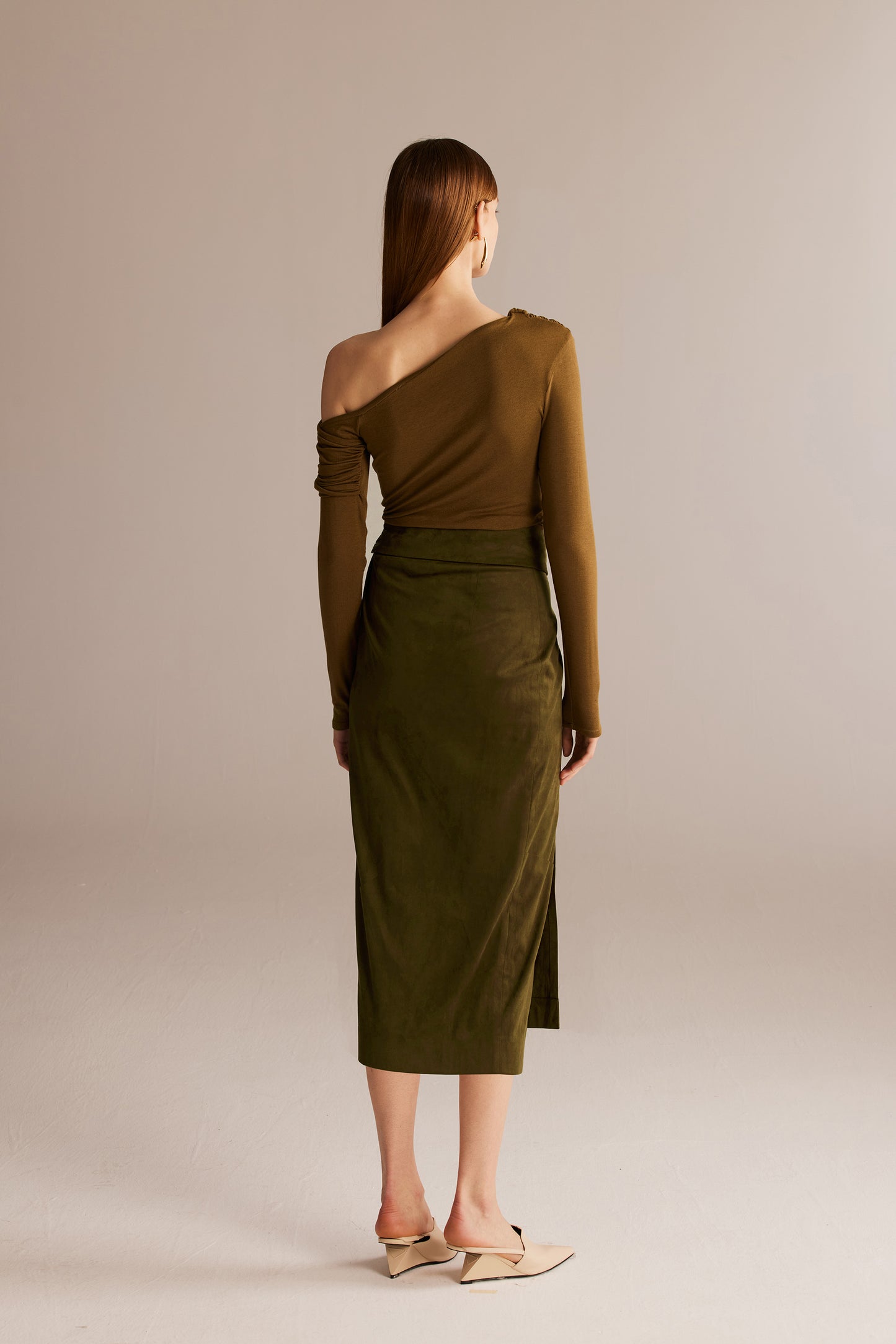 Olive-brown One-shoulder Pleated Metal Button Knitted Top