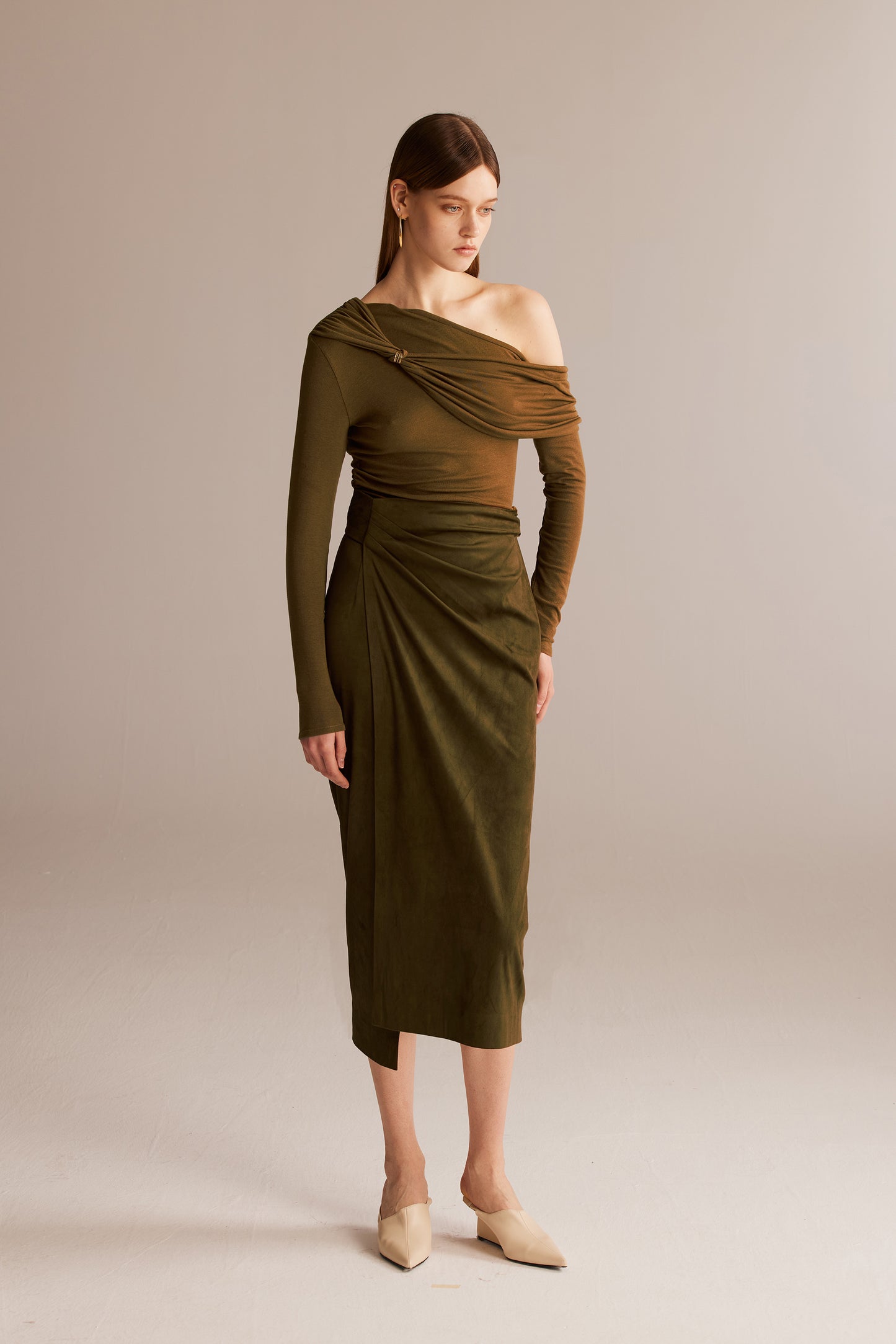 Olive-brown One-shoulder Pleated Metal Button Knitted Top
