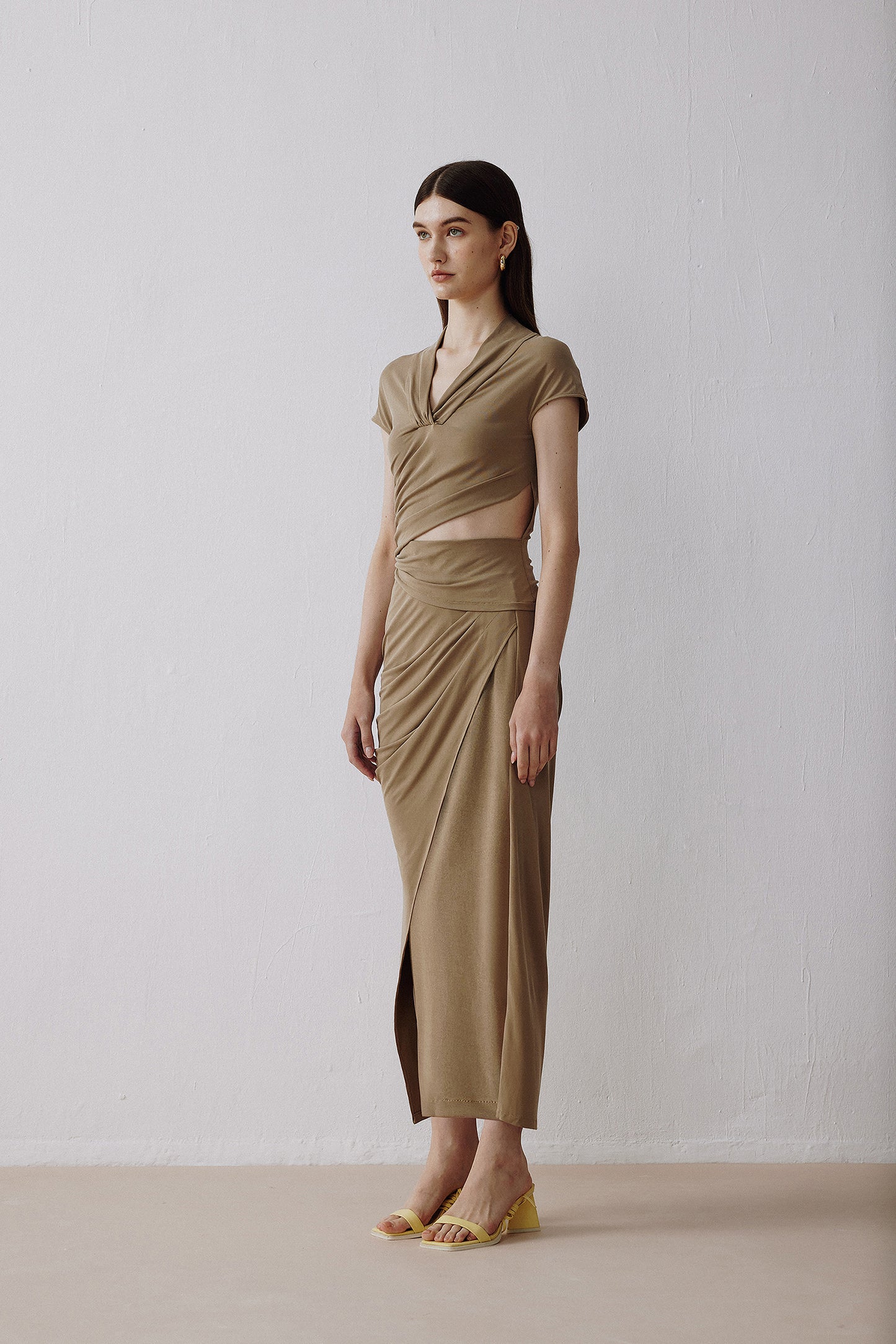 Pleated Slit Skirt Brown