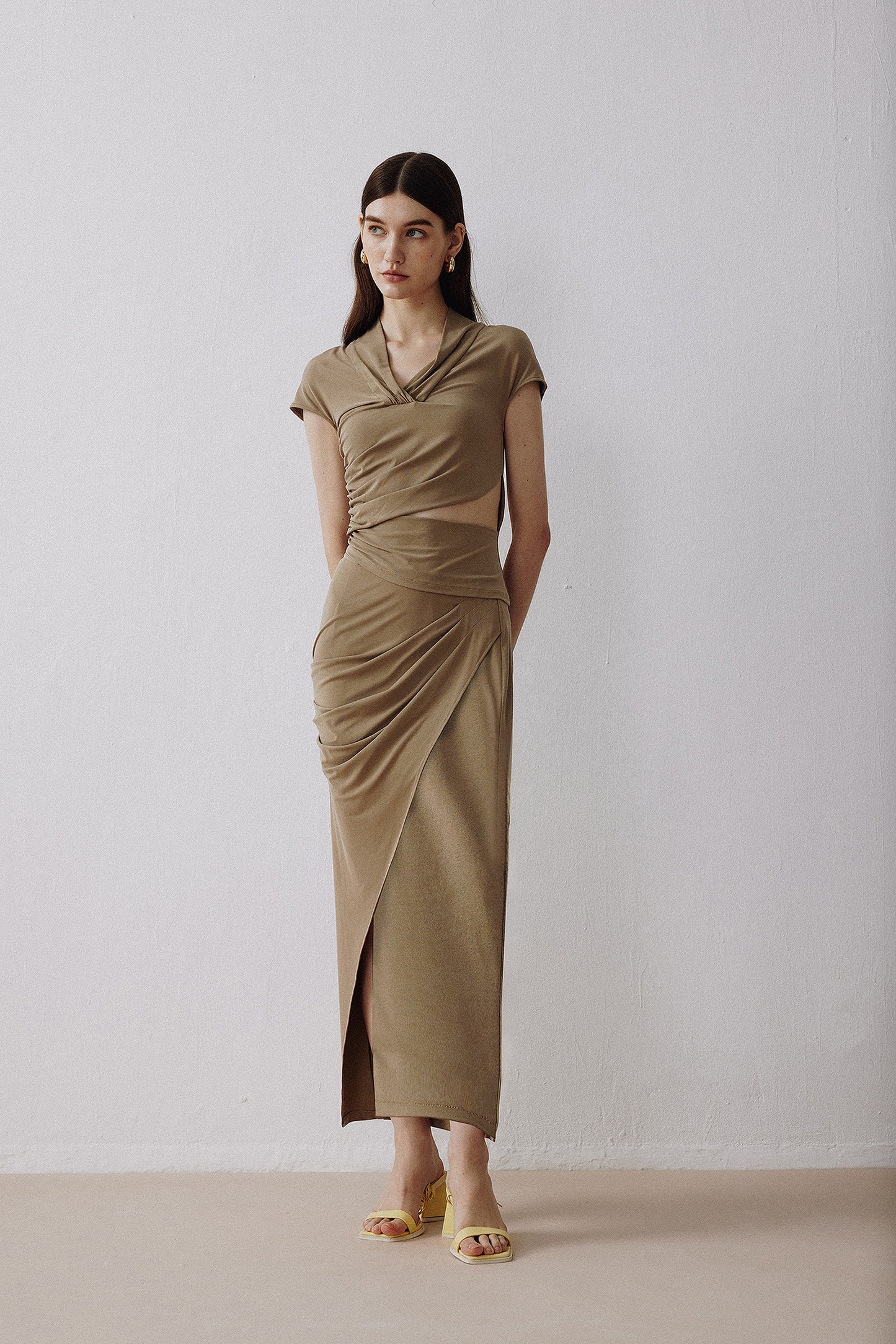 Pleated Slit Skirt Brown